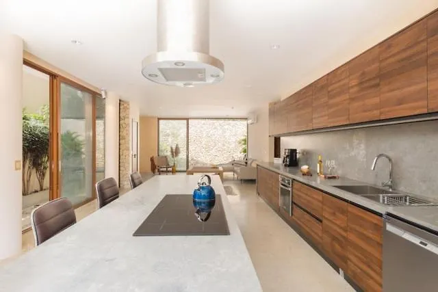 Villa Stunning & Brand New 6 Pax
